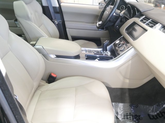 Suv in Minneapolis, Minnesota, United States 3 - 10816020