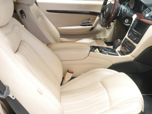Cabriolet in Minneapolis, Minnesota, United States 3 - 10831686