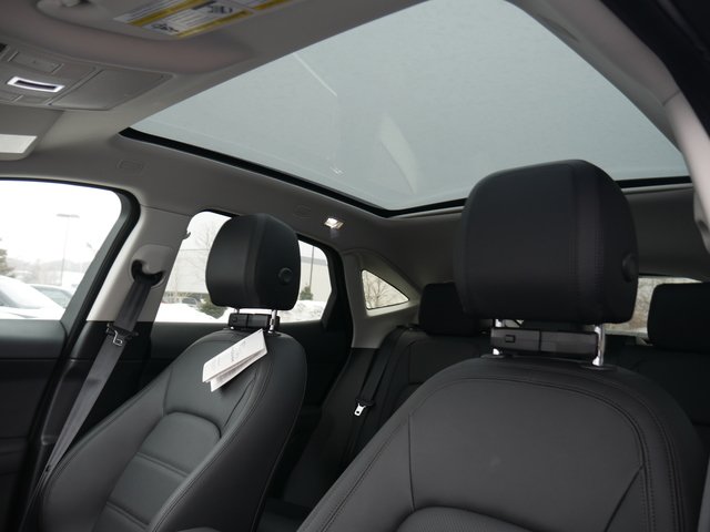 Suv in Minneapolis, Minnesota, United States 4 - 10787653