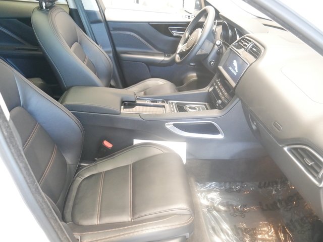 Suv in Minneapolis, Minnesota, United States 3 - 10980816
