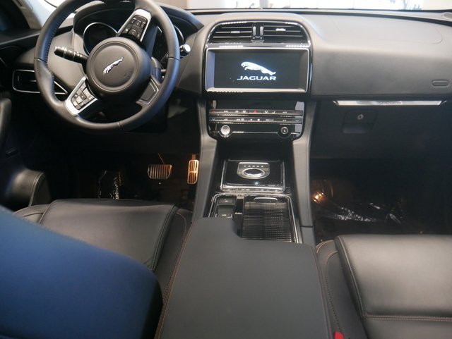 Suv in Minneapolis, Minnesota, United States 4 - 10980816