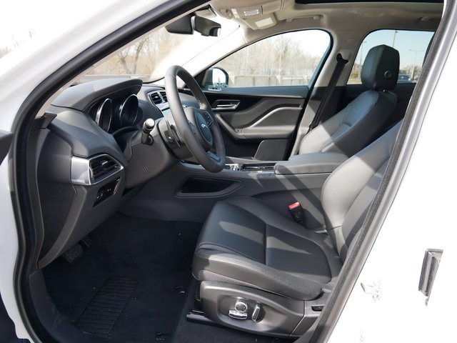 Suv in Minneapolis, Minnesota, United States 5 - 10898877