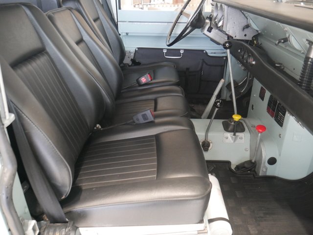 Suv in Minneapolis, Minnesota, United States 3 - 10816026