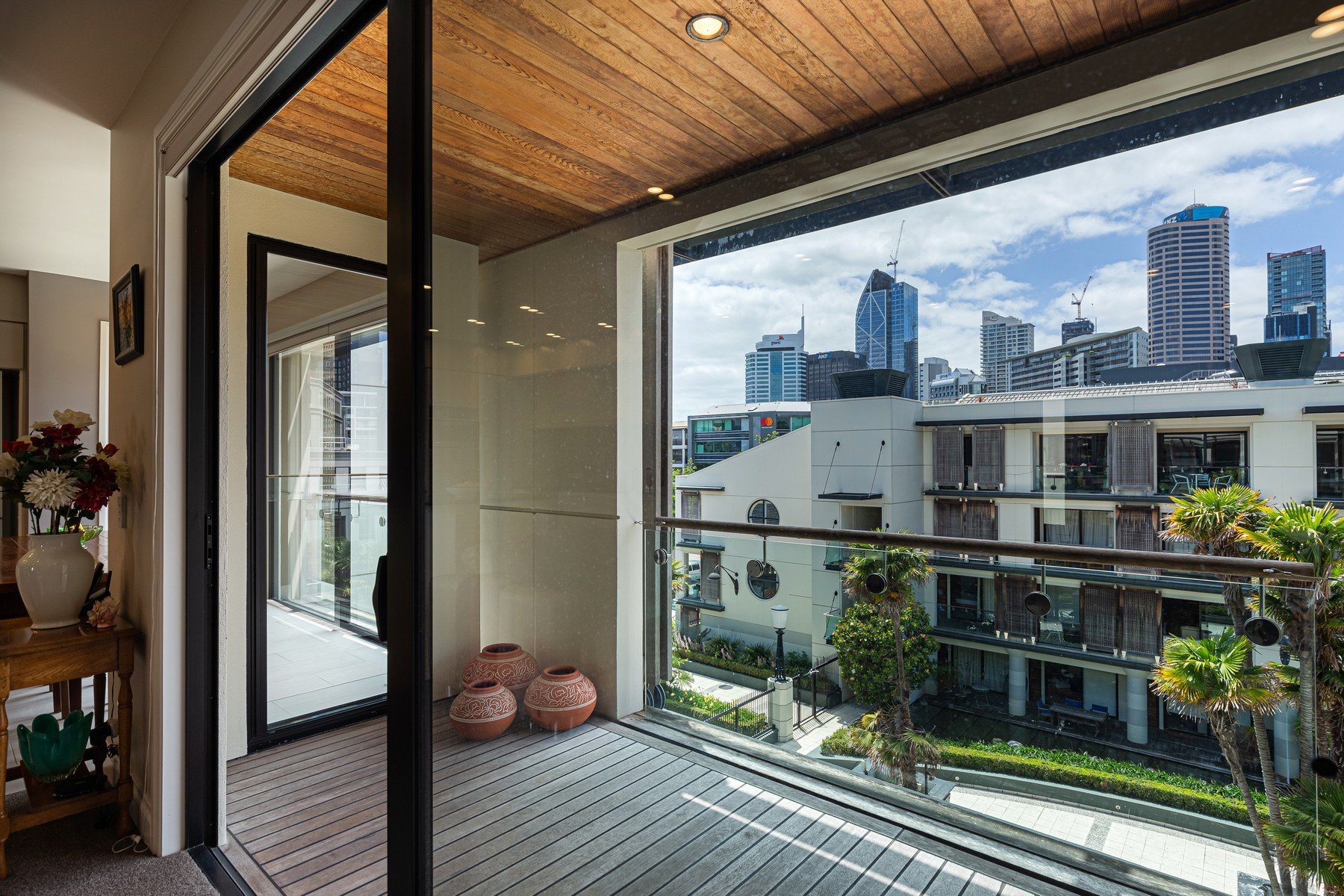 Latitude 37 Penthouse Apartment Auckland Viaduct in Auckland City, New