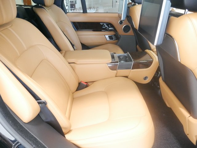 Suv in Minneapolis, Minnesota, United States 5 - 10963643