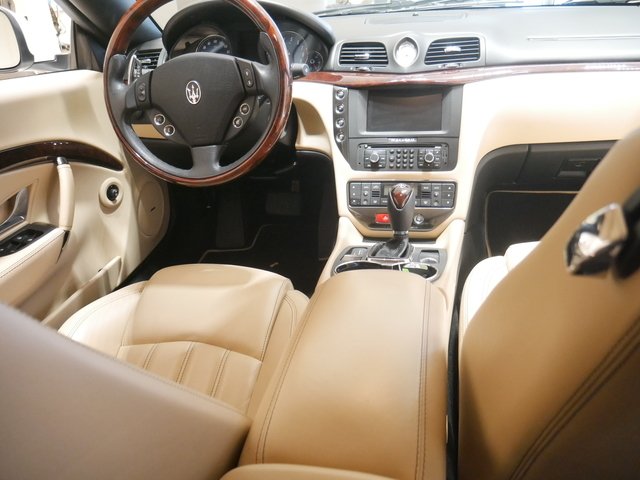 Cabriolet in Minneapolis, Minnesota, United States 4 - 10831686