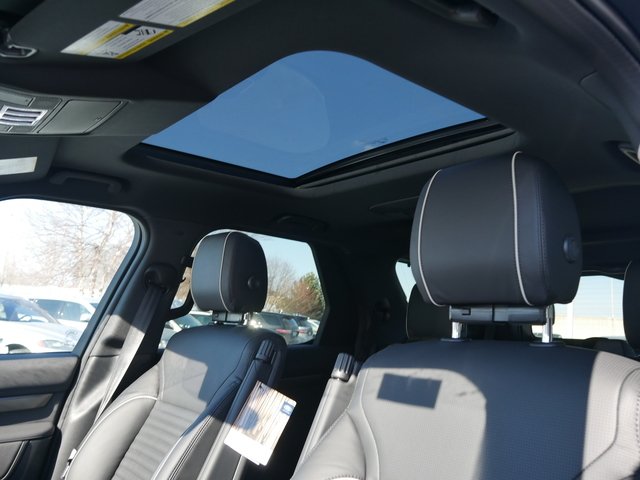 Suv in Minneapolis, Minnesota, United States 4 - 10838655