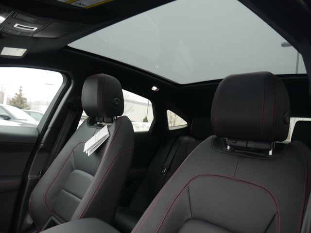 Suv in Minneapolis, Minnesota, United States 4 - 10787650