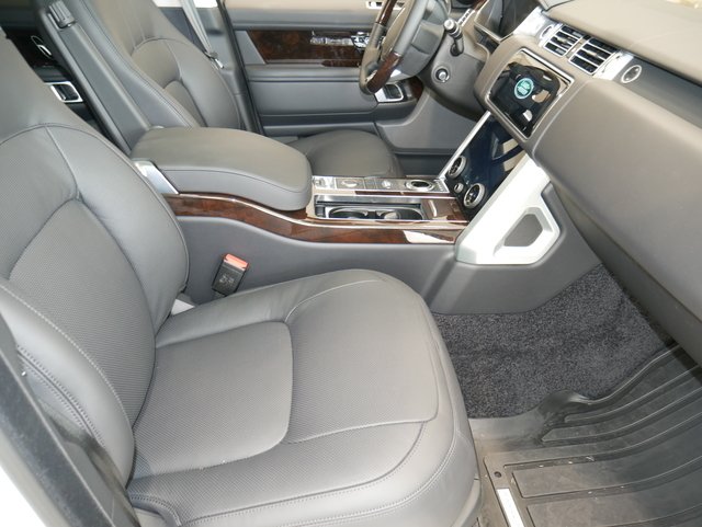 Suv in Minneapolis, Minnesota, United States 3 - 11046698