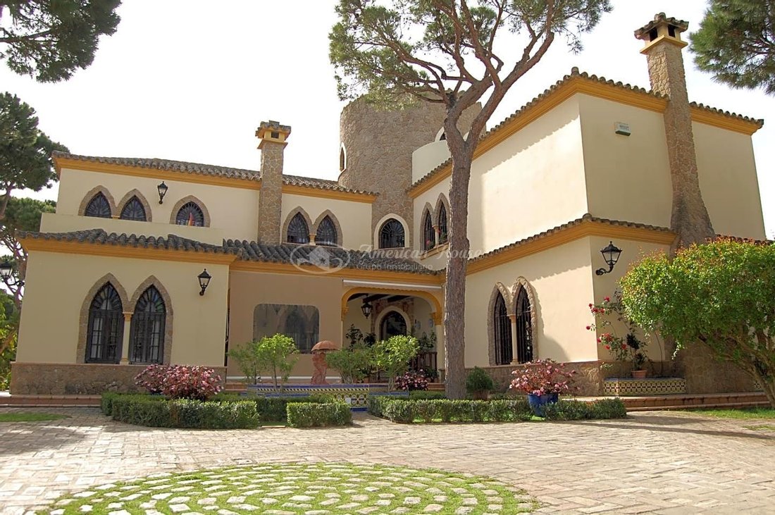 Majestic Charming Villa For Sale In Chiclana De La Frontera, Andalusia