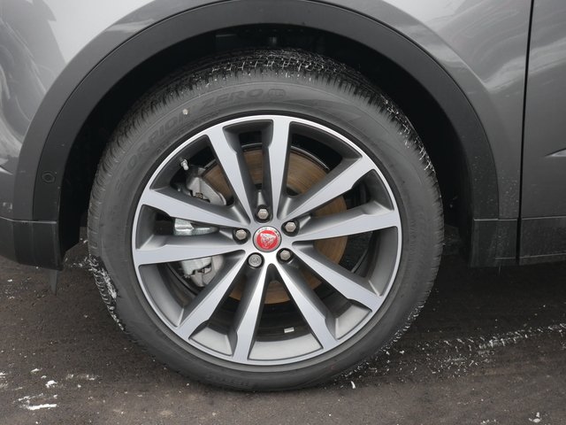 Suv in Minneapolis, Minnesota, United States 3 - 10787653