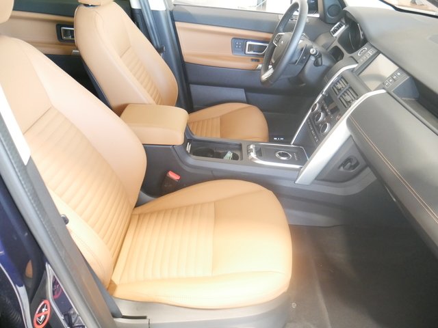 Suv in Minneapolis, Minnesota, United States 3 - 10953678