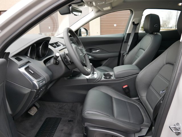 Suv in Minneapolis, Minnesota, United States 5 - 10856162