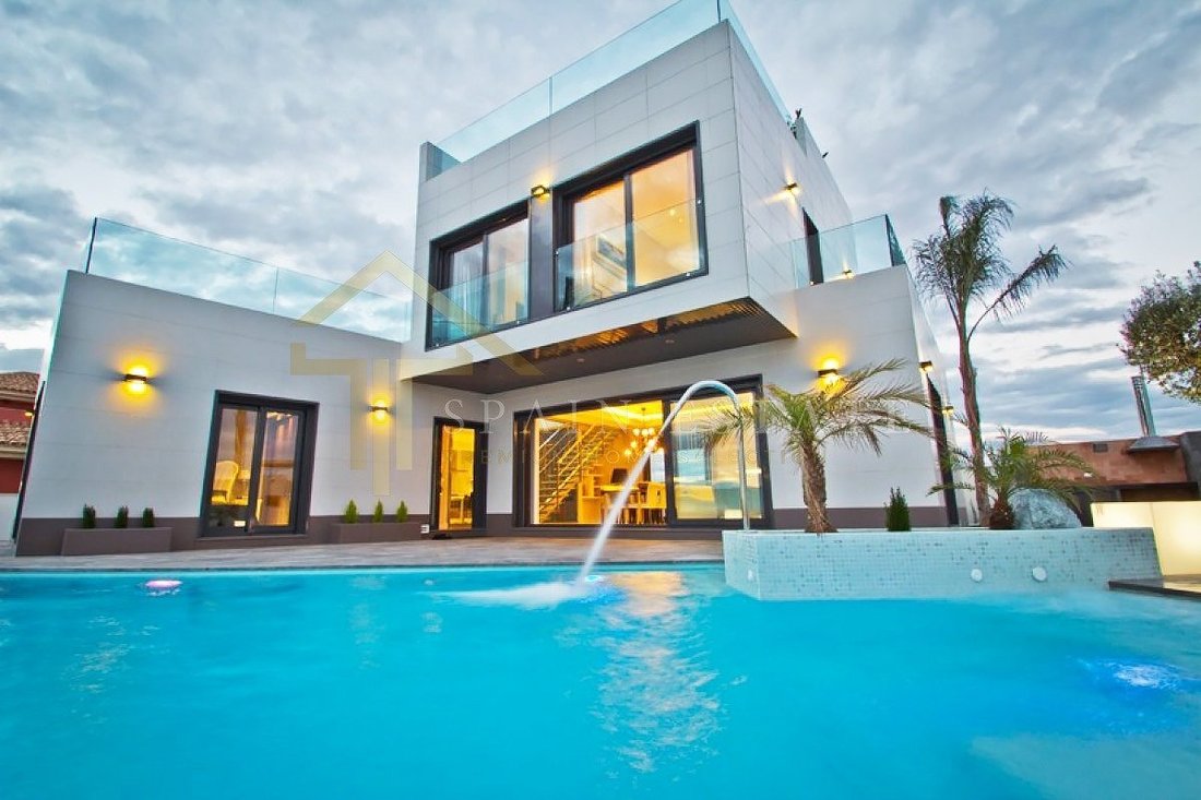 Villa in Orihuela, Valencian Community, Spain 1 - 10750047