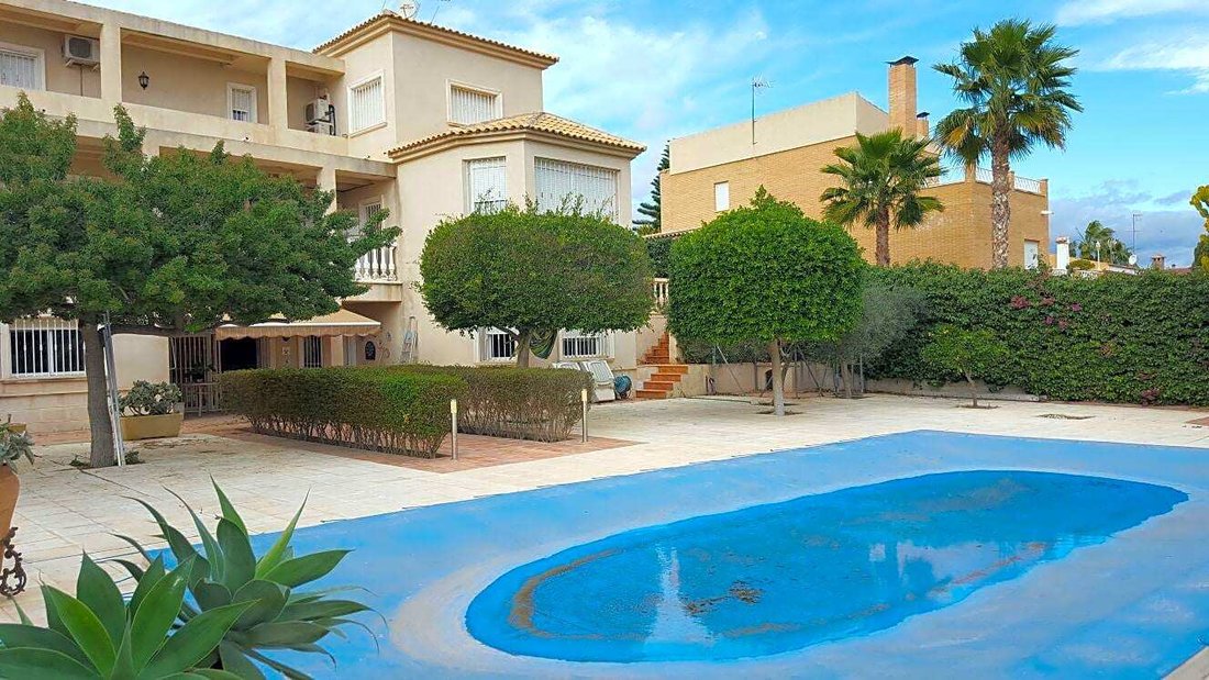 Villa in Mutxamel, Valencian Community, Spain 1 - 10927055