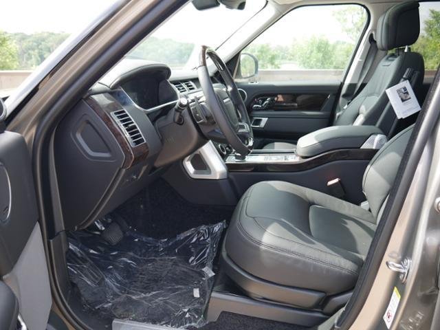 Suv in Minneapolis, Minnesota, United States 4 - 10686008