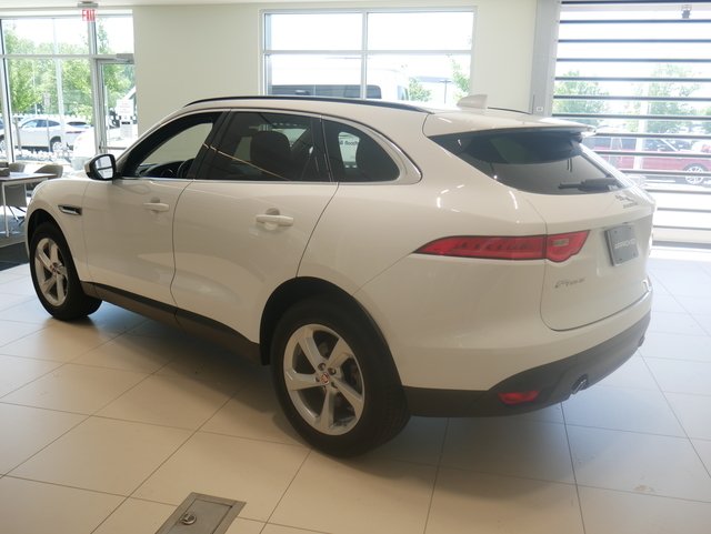 Suv in Minneapolis, Minnesota, United States 2 - 10988286