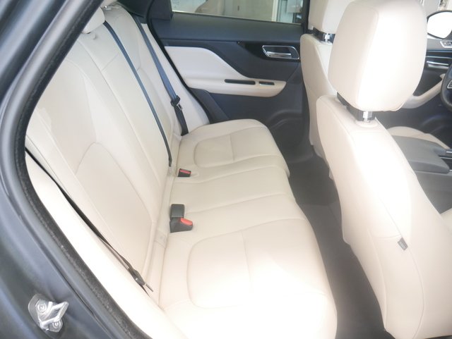 Suv in Minneapolis, Minnesota, United States 5 - 10988286