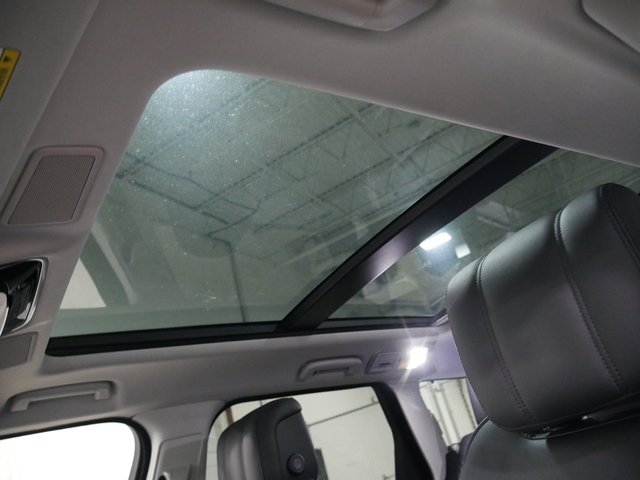 Suv in Minneapolis, Minnesota, United States 4 - 10764442