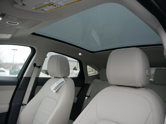 Suv in Minneapolis, Minnesota, United States 4 - 10787652
