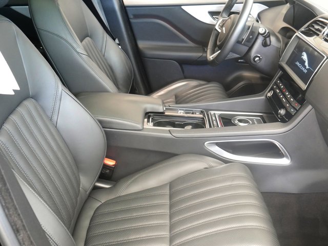 Suv in Minneapolis, Minnesota, United States 3 - 10980823