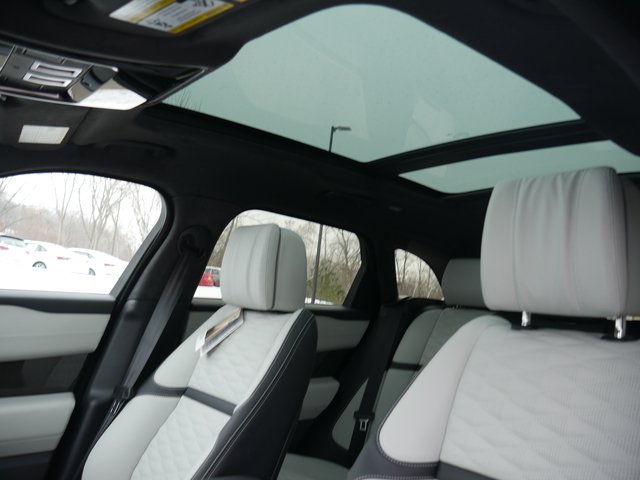 Suv in Minneapolis, Minnesota, United States 4 - 10803068
