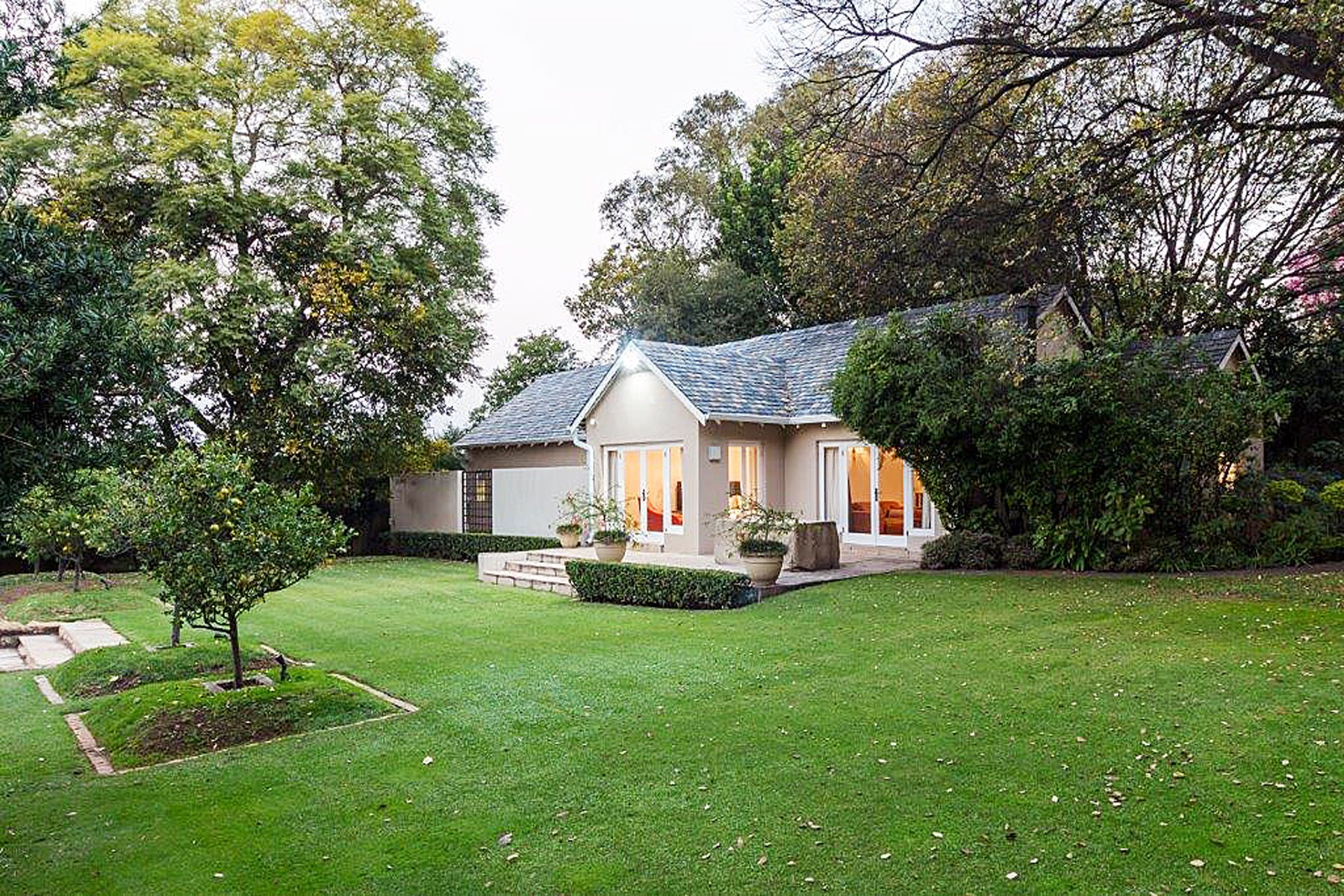 Bryanston In Johannesburg, Gauteng, South Africa For Sale (10093110)