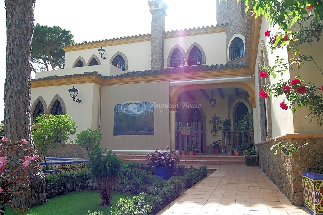 Majestic Charming Villa For Sale In Chiclana De La Frontera, Andalusia