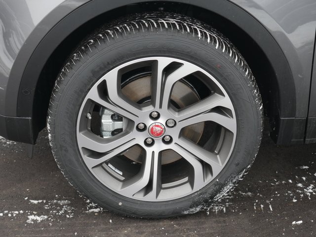 Suv in Minneapolis, Minnesota, United States 3 - 10787652