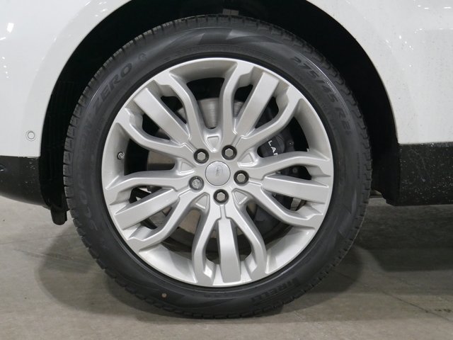 Suv in Minneapolis, Minnesota, United States 3 - 10764442