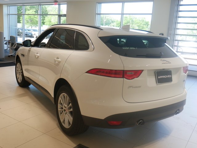 Suv in Minneapolis, Minnesota, United States 2 - 10980816
