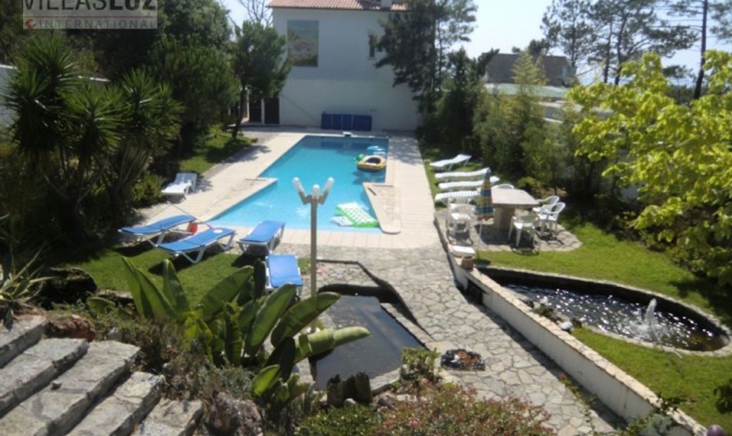 Gebäude Mit 2 Wohnungen T3 Mit Dachboden Und In Pataias, Leiria