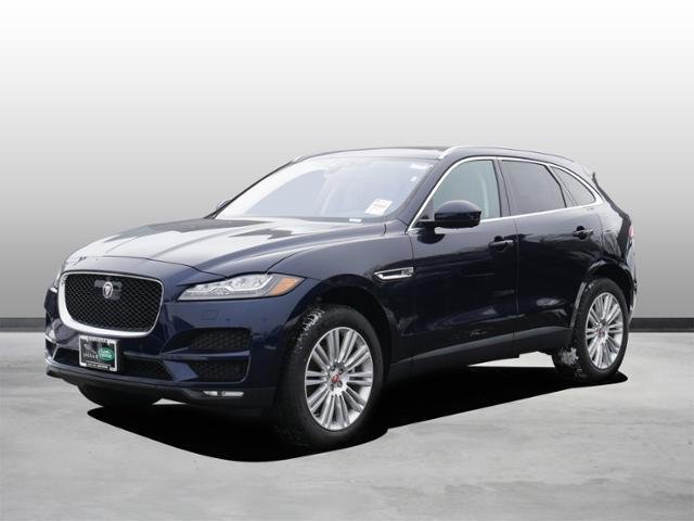 Suv in Minneapolis, Minnesota, United States 1 - 10686076