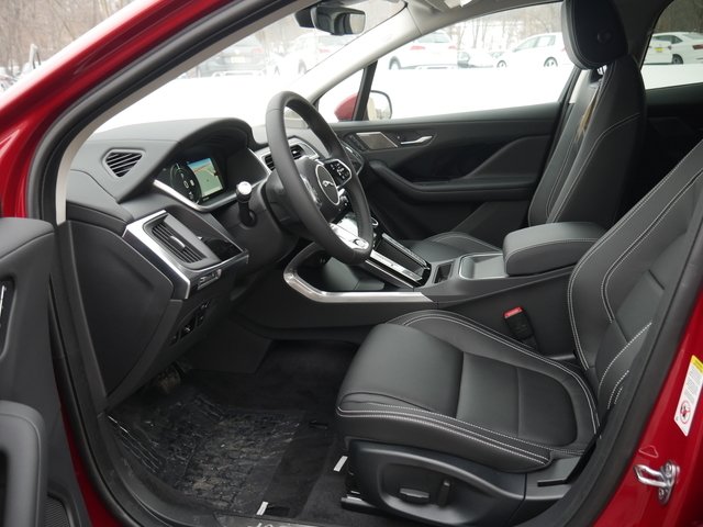 Suv in Minneapolis, Minnesota, United States 5 - 10744018