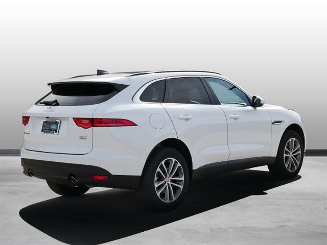 Suv in Minneapolis, Minnesota, United States 2 - 10898877