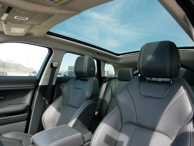 Suv in Minneapolis, Minnesota, United States 4 - 10873277