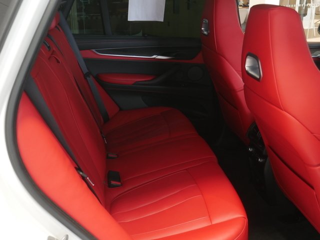 Suv in Minneapolis, Minnesota, United States 5 - 10686178