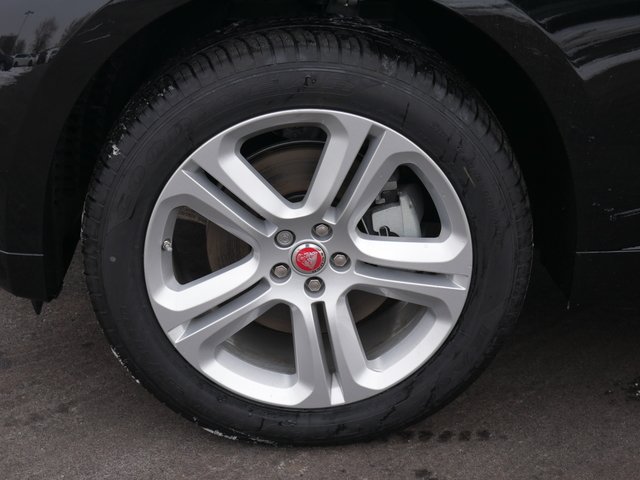 Suv in Minneapolis, Minnesota, United States 3 - 10778651