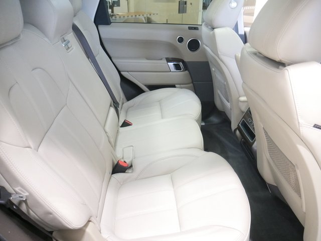 Suv in Minneapolis, Minnesota, United States 5 - 10816020