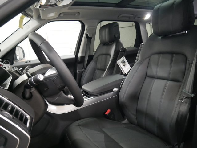 Suv in Minneapolis, Minnesota, United States 5 - 10764442
