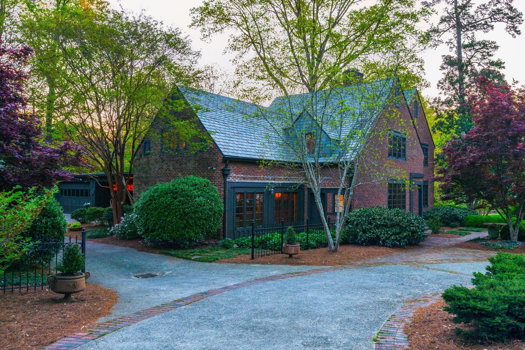 Elegant Tudor Home In Sequoyah Hills in Knoxville, TN, United States