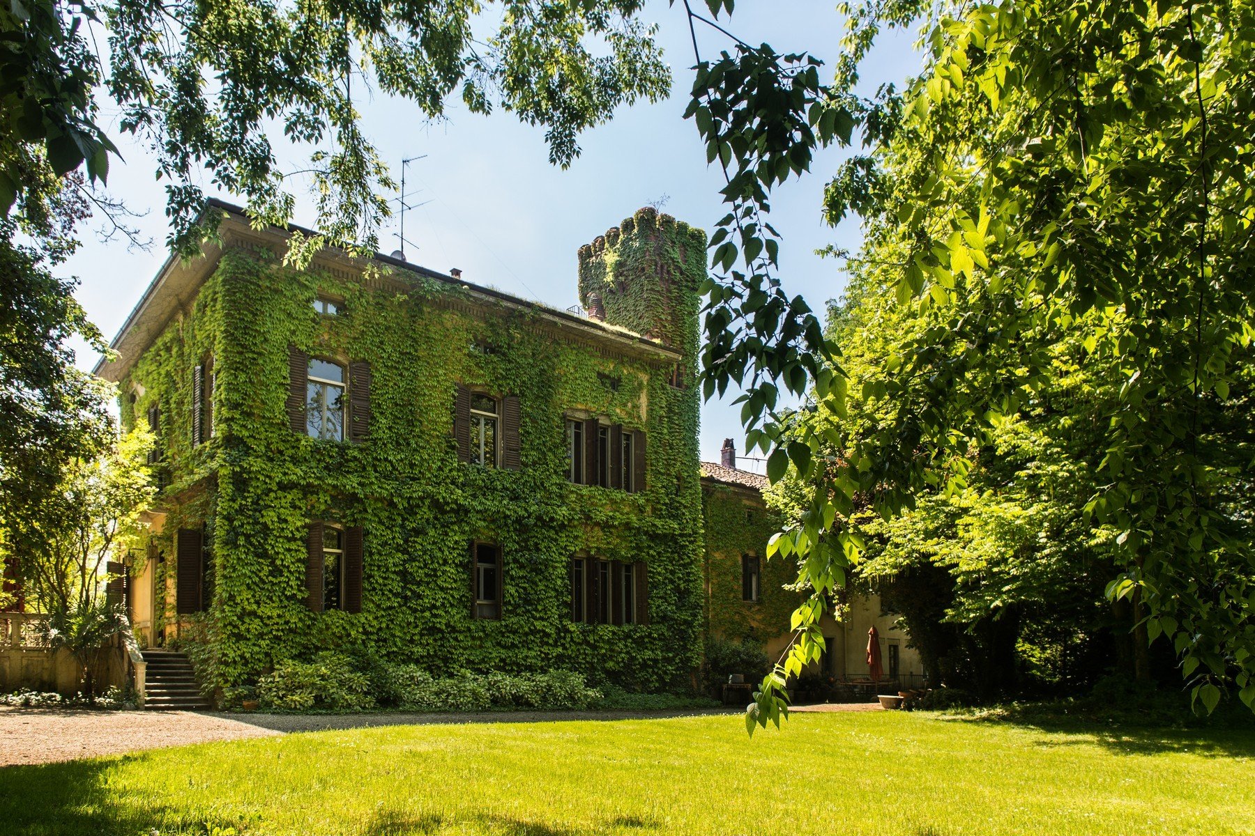 Historic Villa With Large Park In The In Acquanegra Cremonese, Lombardy, Italy For Sale (1430733)