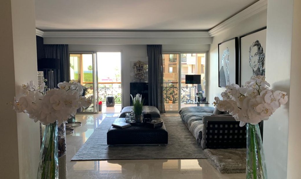 Seaside Plaza Luxueux 3pc Rénové In Monaco, Monaco For Sale (11056414)