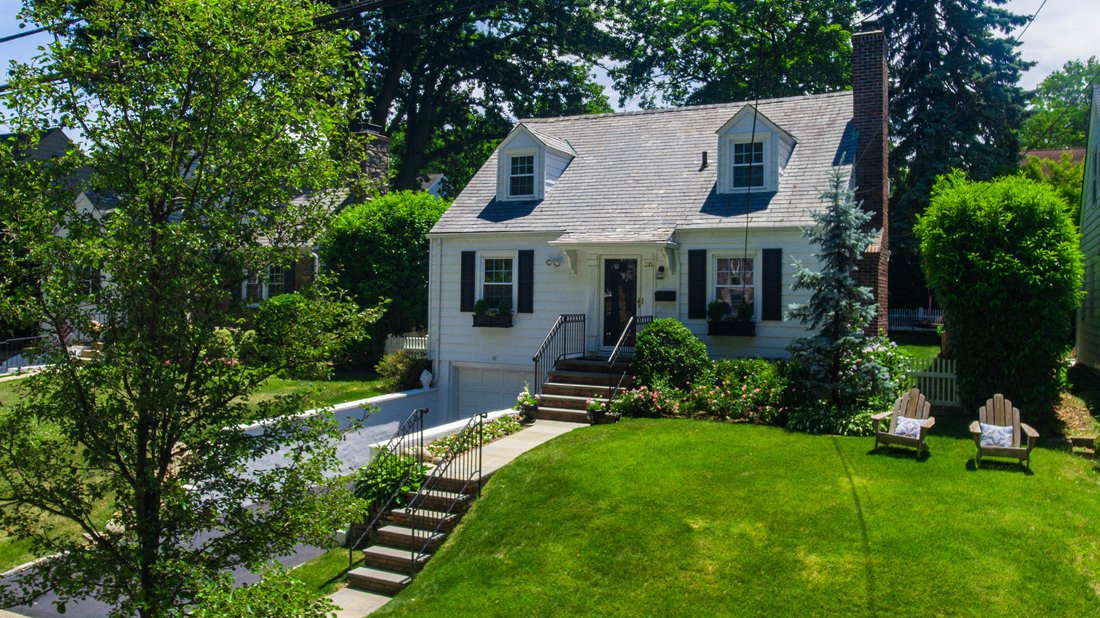 118 Park Avenue, Manhasset, Ny, 11030 In Manhasset, New York, United