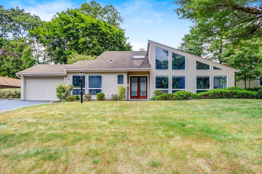 14 Sycamore Drive, Roslyn, Ny, 11576 In Roslyn, New York, United States