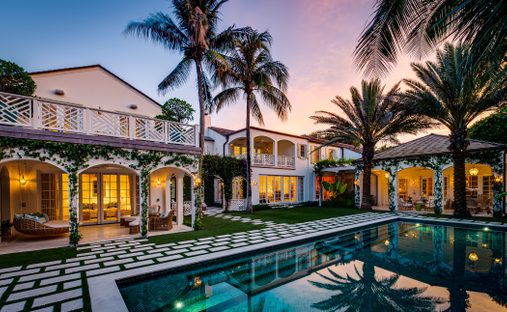Luxus häuser mit balkon zum verkaufen in Palm Beach, Florida | JamesEdition
