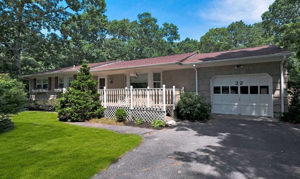 22 Kennedy Dr, E. Quogue, Ny, 11942 In East Quogue, New York, United