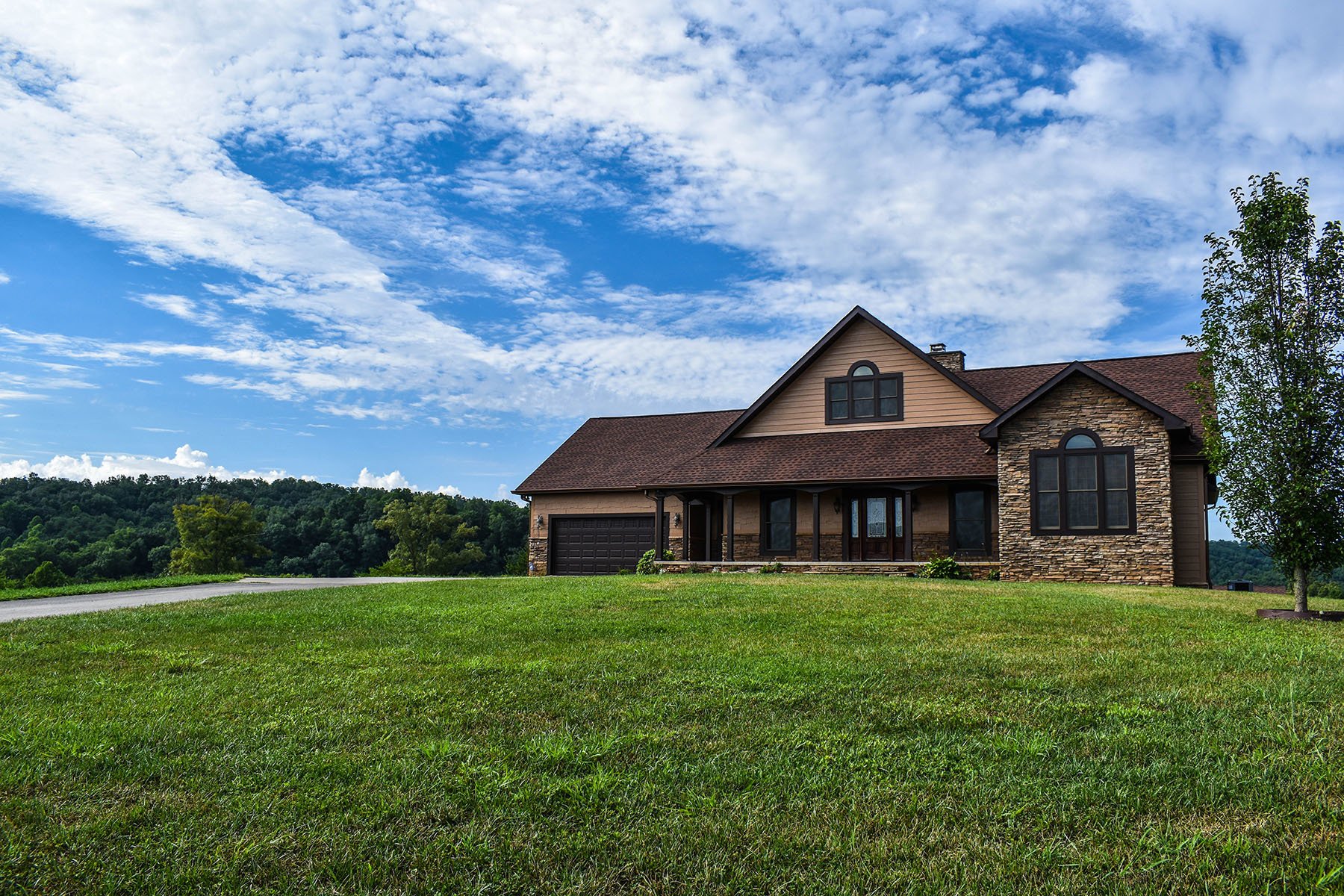Spectacular Updated Waterfront Estate in Madisonville, TN, United