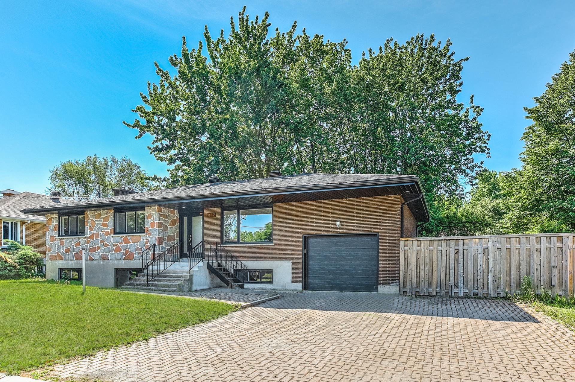 SaintLambert, QC in SaintLambert, Canada for sale (11053617)