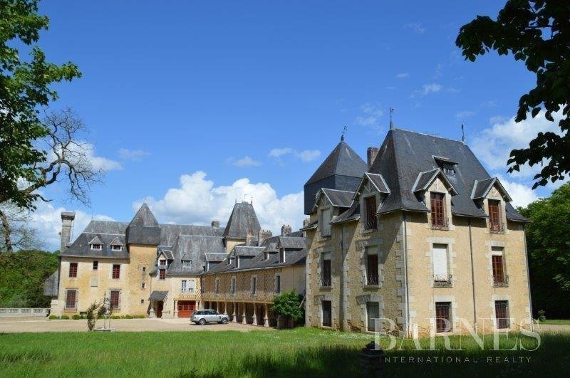 Sale Castle Poitiers in Poitiers, France for sale (11059882)